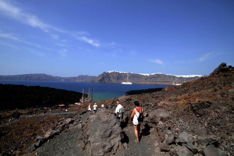 Boat tour to Volcano & Hot Springs 2