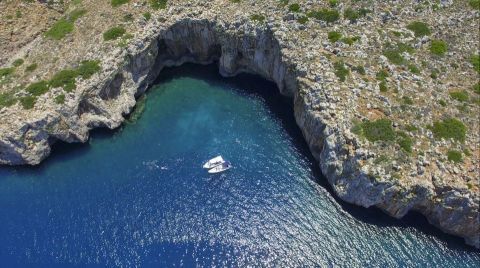 Boat trip with guided snorkeling and stand up paddling 1