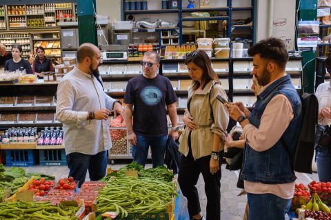 Walking tour with food tastings and drinks 2